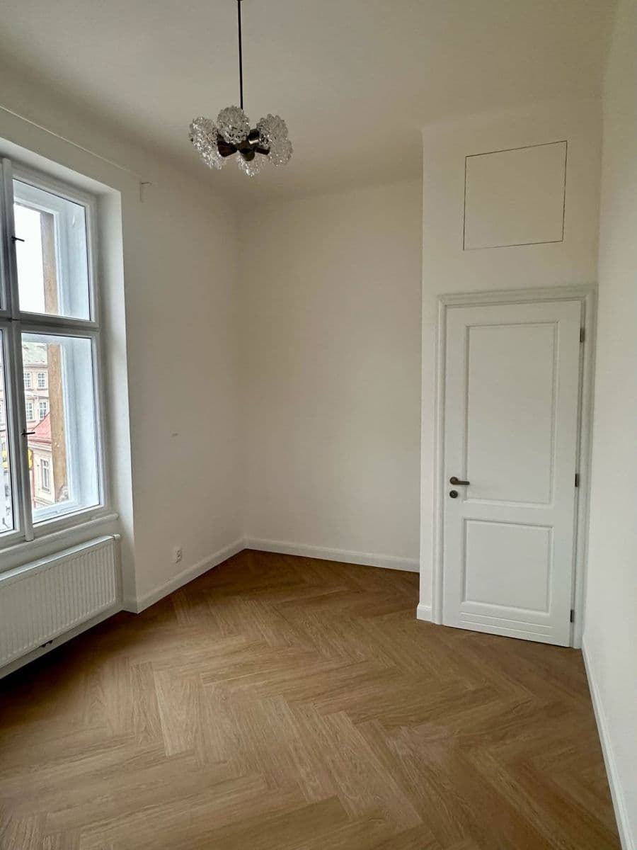 Prenájom bytu 4-izbový 101 m², U Nádražní lávky, Praha, Praha Prenájom bytu 4-izbový 101 m², U Nádražní lávky, Praha, Praha