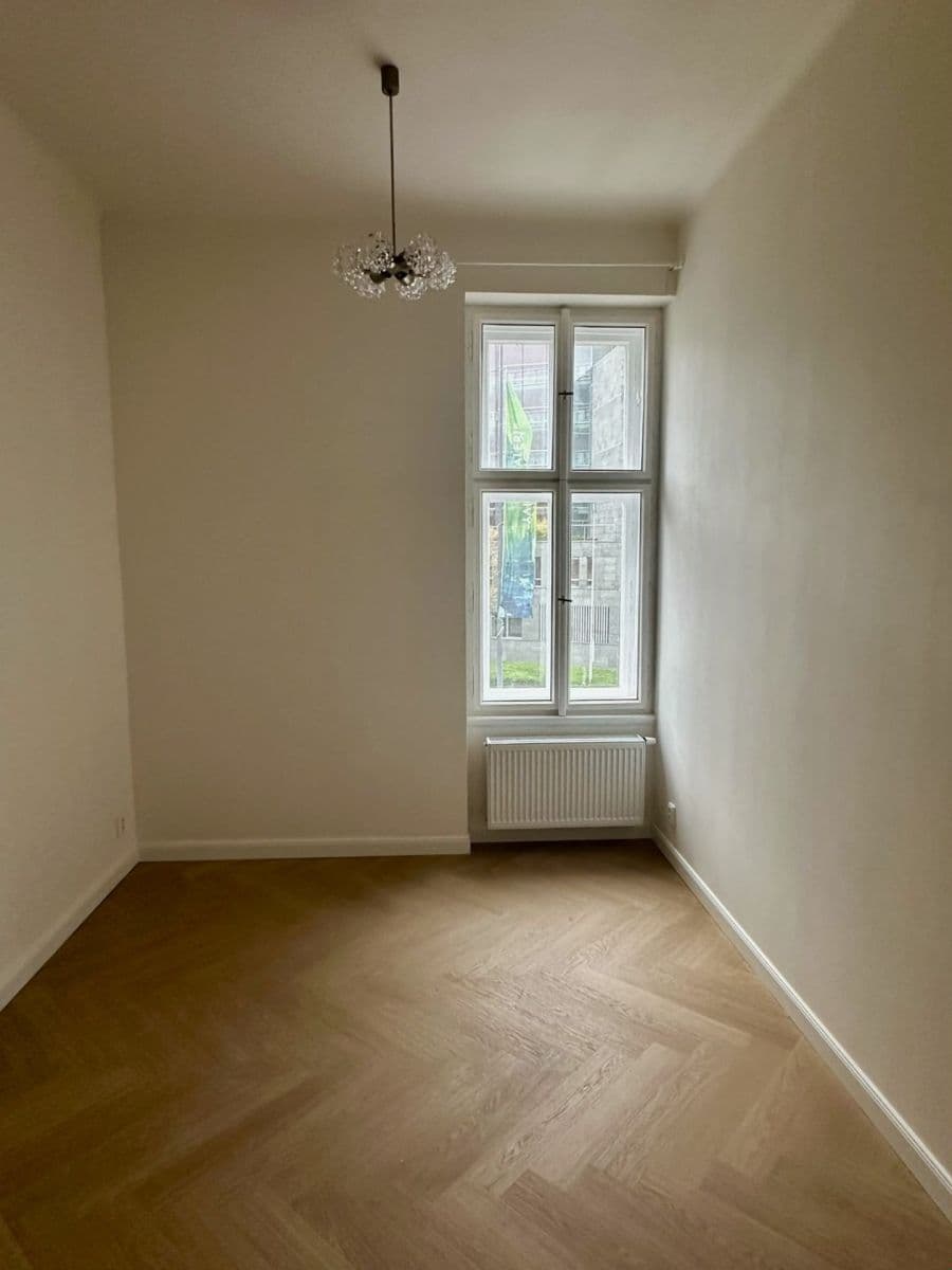 Prenájom bytu 4-izbový 101 m², U Nádražní lávky, Praha, Praha Prenájom bytu 4-izbový 101 m², U Nádražní lávky, Praha, Praha