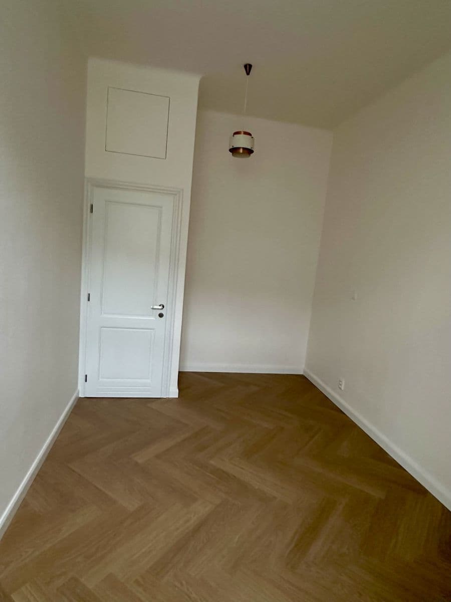 Prenájom bytu 4-izbový 101 m², U Nádražní lávky, Praha, Praha Prenájom bytu 4-izbový 101 m², U Nádražní lávky, Praha, Praha