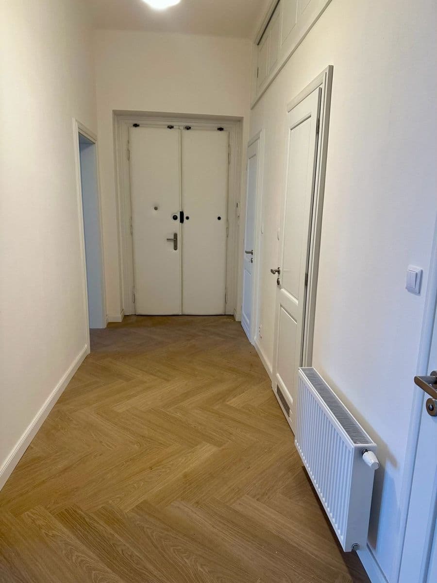 Prenájom bytu 4-izbový 101 m², U Nádražní lávky, Praha, Praha Prenájom bytu 4-izbový 101 m², U Nádražní lávky, Praha, Praha