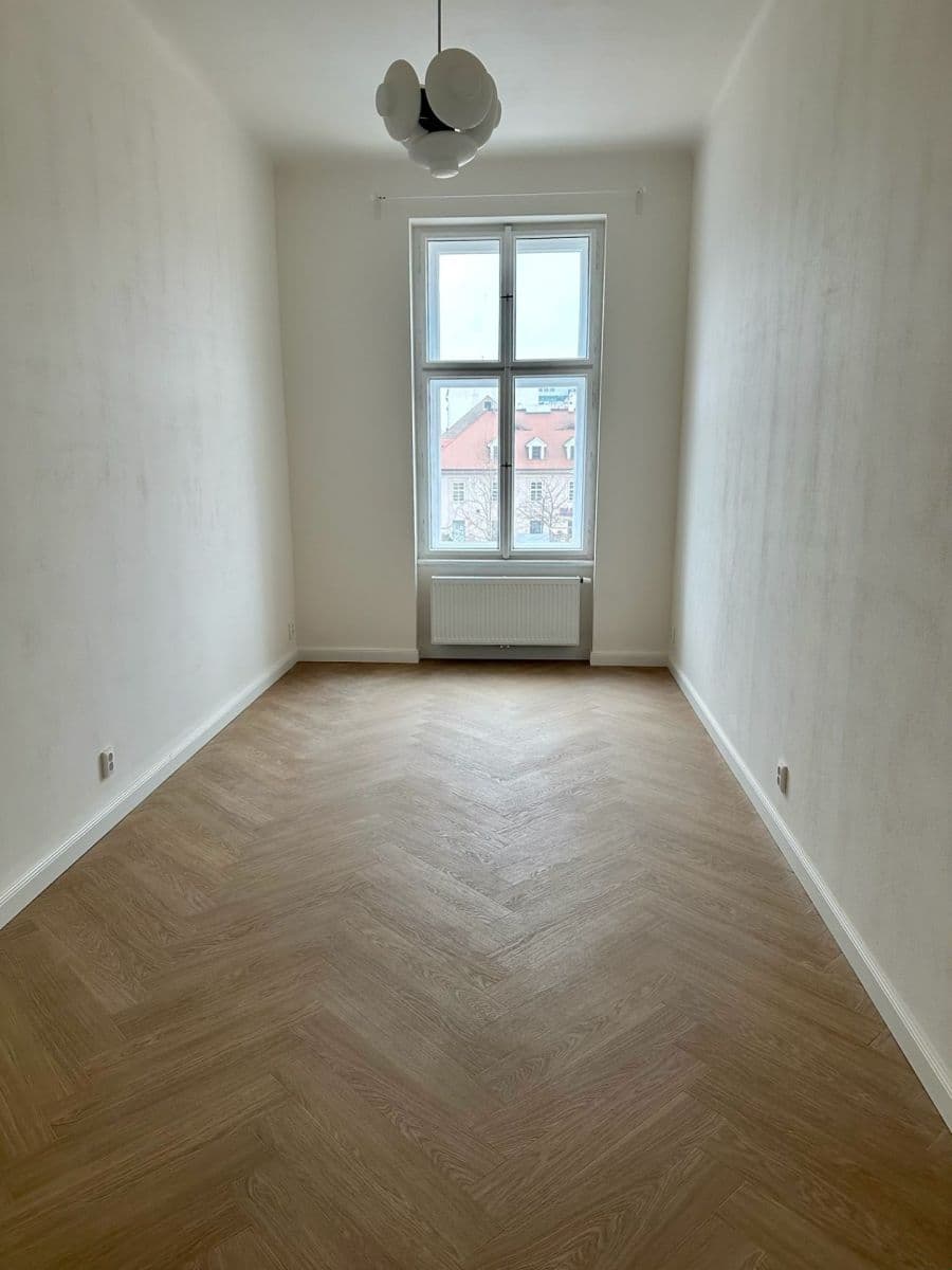 Prenájom bytu 4-izbový 101 m², U Nádražní lávky, Praha, Praha Prenájom bytu 4-izbový 101 m², U Nádražní lávky, Praha, Praha