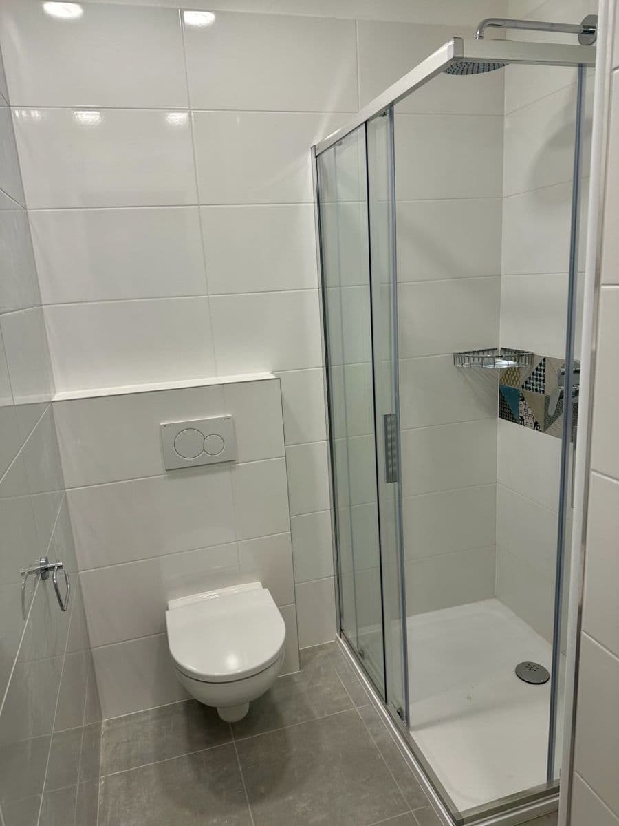 Prenájom bytu 4-izbový 101 m², U Nádražní lávky, Praha, Praha Prenájom bytu 4-izbový 101 m², U Nádražní lávky, Praha, Praha