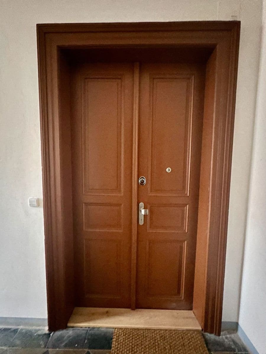 Prenájom bytu 4-izbový 101 m², U Nádražní lávky, Praha, Praha Prenájom bytu 4-izbový 101 m², U Nádražní lávky, Praha, Praha