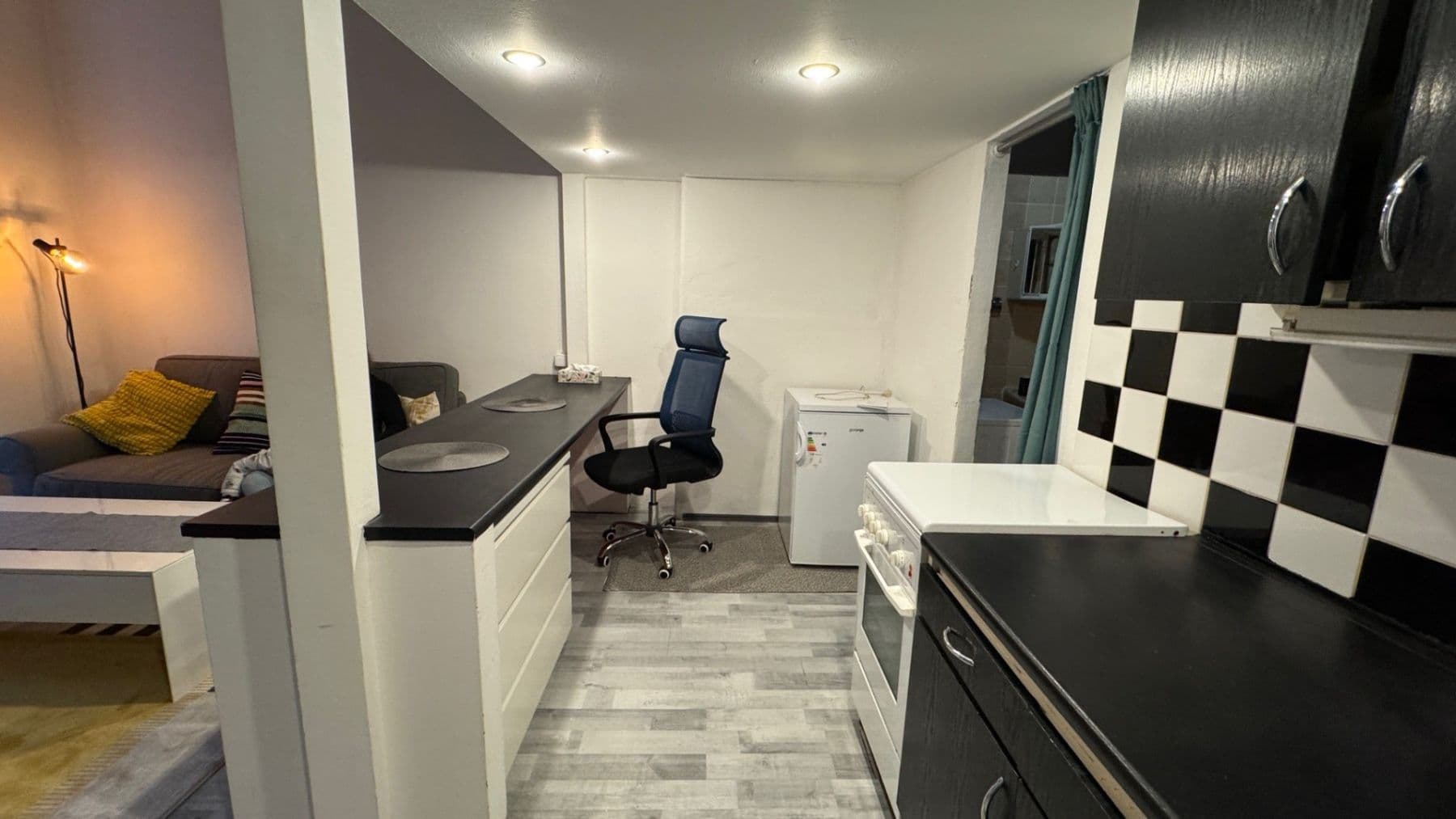 Prenájom bytu 1-izbový 33 m², Na Břehu, Praha, Praha Prenájom bytu 1-izbový 33 m², Na Břehu, Praha, Praha