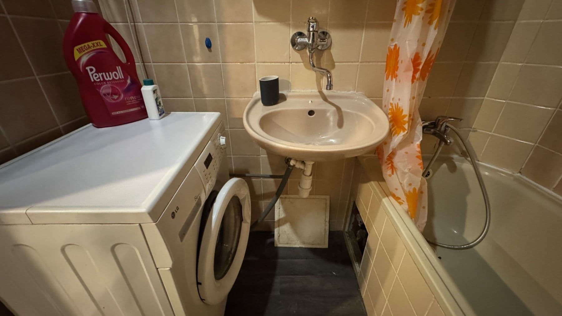 Prenájom bytu 1-izbový 33 m², Na Břehu, Praha, Praha Prenájom bytu 1-izbový 33 m², Na Břehu, Praha, Praha