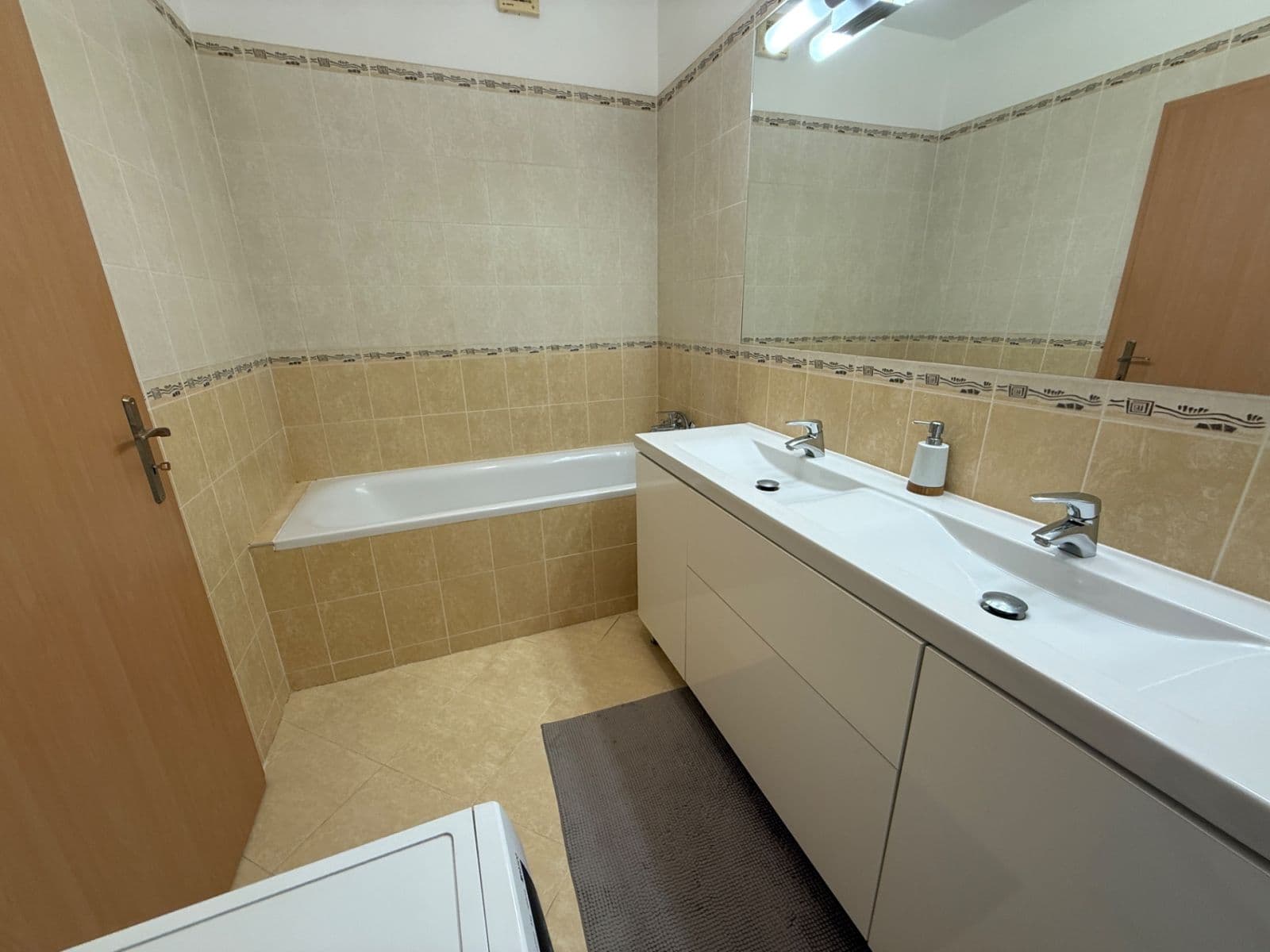 Predaj bytu 3-izbový 91 m², Štefana Majera, Záhorská Bystrica, Bratislavský kraj Predaj bytu 3-izbový 91 m², Štefana Majera, Záhorská Bystrica, Bratislavský kraj