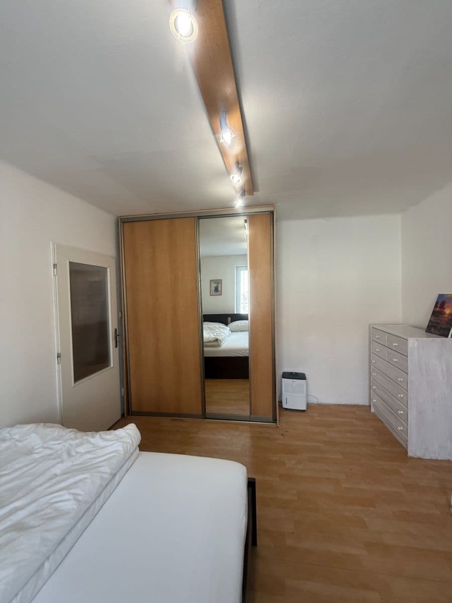 Prenájom bytu 1-izbový 31 m², Křivoklátská, Praha, Praha Prenájom bytu 1-izbový 31 m², Křivoklátská, Praha, Praha