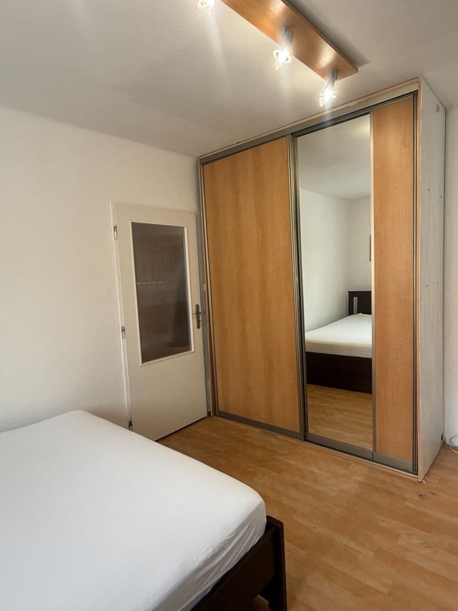 Prenájom bytu 1-izbový 31 m², Křivoklátská, Praha, Praha Prenájom bytu 1-izbový 31 m², Křivoklátská, Praha, Praha