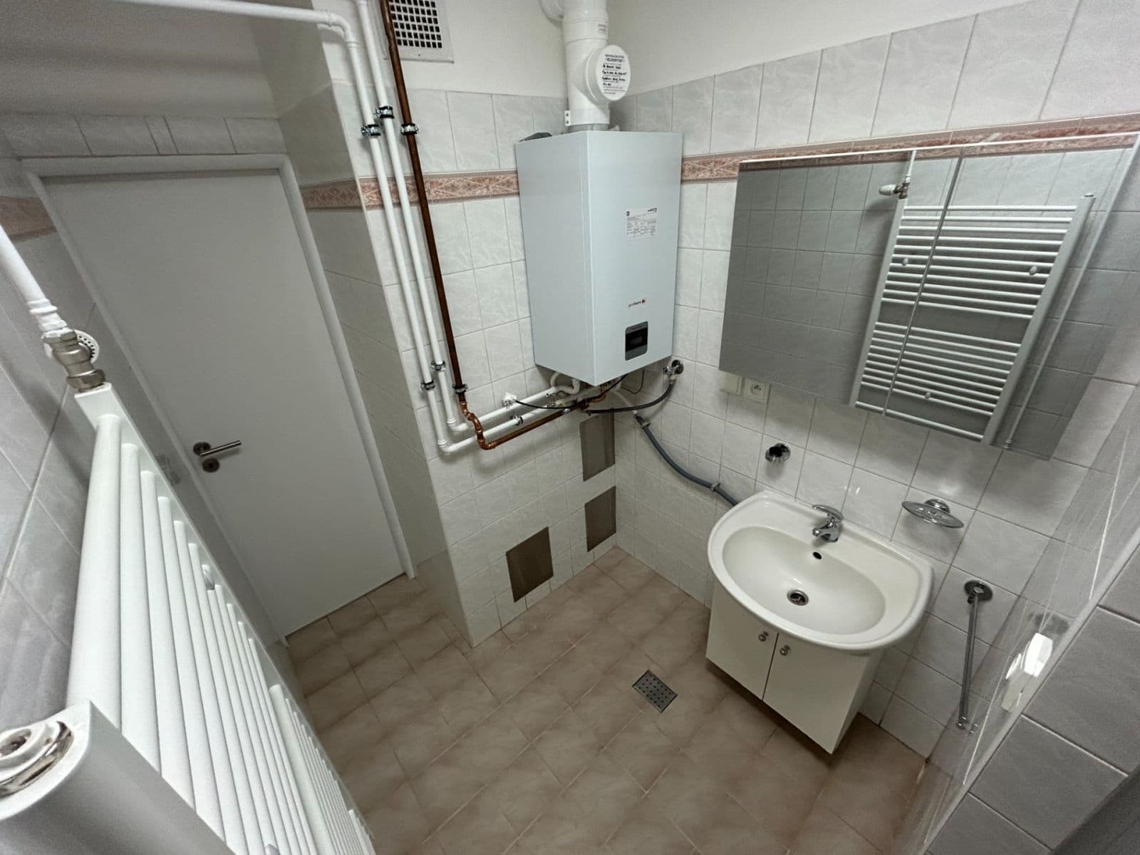 Prenájom bytu 3-izbový 100 m², Skrýšovská, Pelhřimov, Kraj Vysočina Prenájom bytu 3-izbový 100 m², Skrýšovská, Pelhřimov, Kraj Vysočina