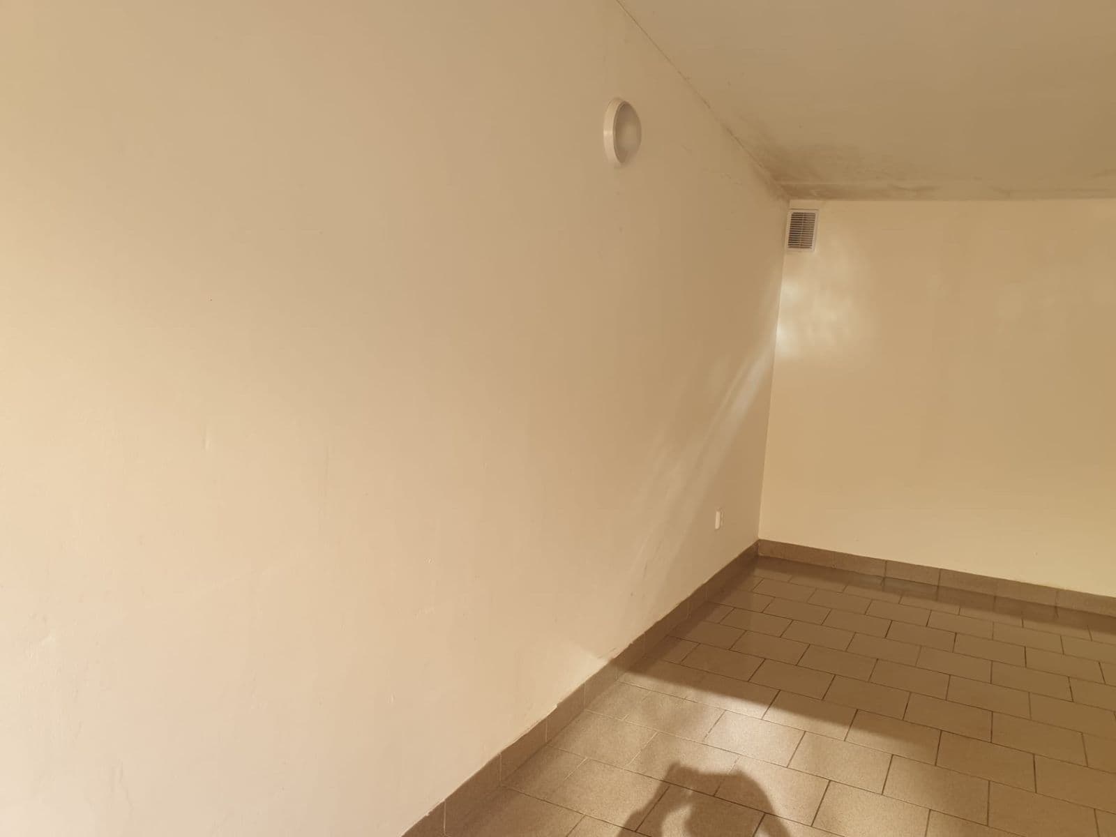 Predaj garáže 15 m², Příkopní, Karlovy Vary, Karlovarský kraj Predaj garáže 15 m², Příkopní, Karlovy Vary, Karlovarský kraj