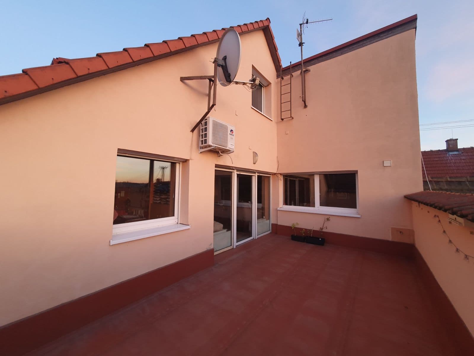 Prenájom bytu 1-izbový 24 m², Kosatcová, Brno, Jihomoravský kraj Prenájom bytu 1-izbový 24 m², Kosatcová, Brno, Jihomoravský kraj