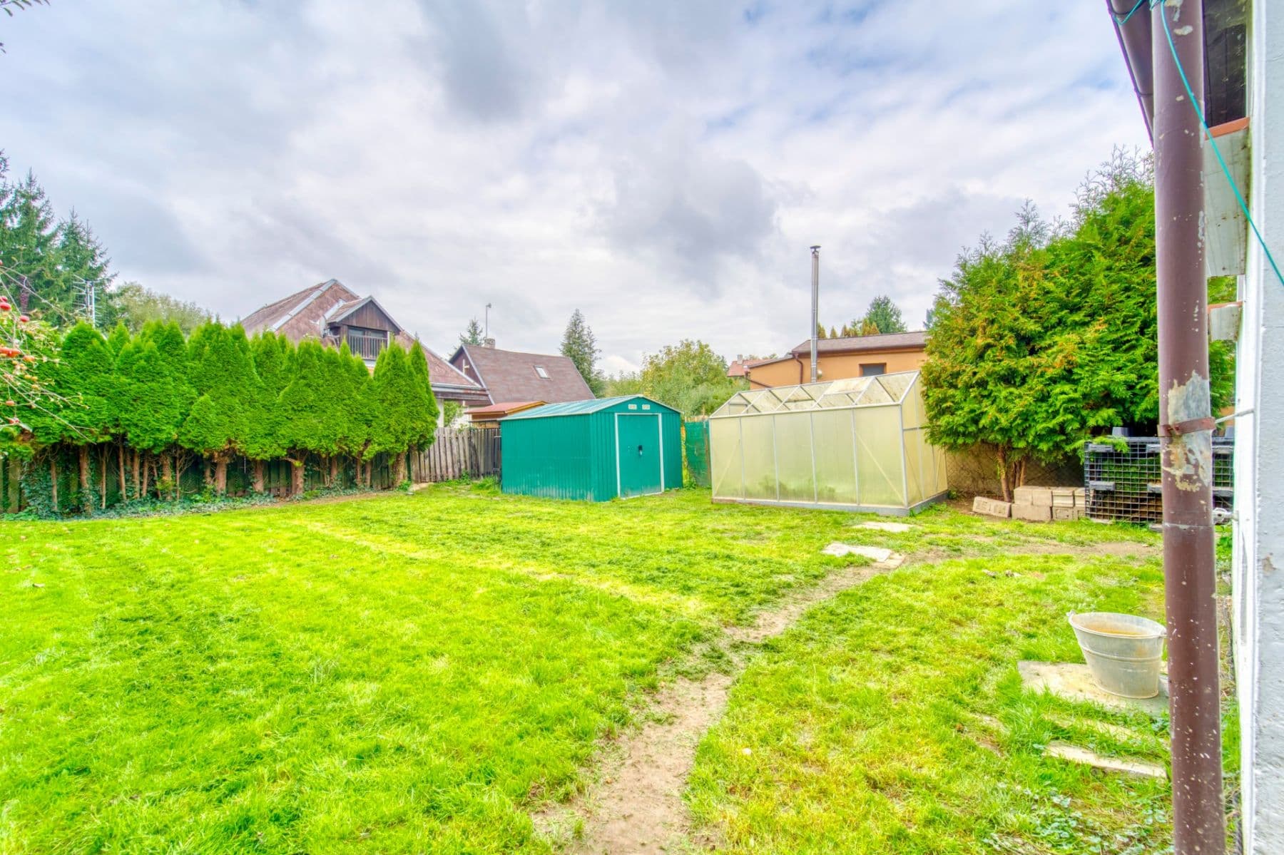 Predaj rekreačného objektu 51 m², pozemek 385 m², Psáry, Středočeský kraj Predaj rekreačného objektu 51 m², pozemek 385 m², Psáry, Středočeský kraj