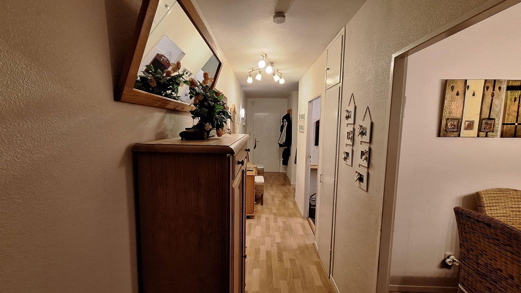 Predaj bytu 4-izbový 101 m², Frankfurt am Main, Hesensko Predaj bytu 4-izbový 101 m², Frankfurt am Main, Hesensko