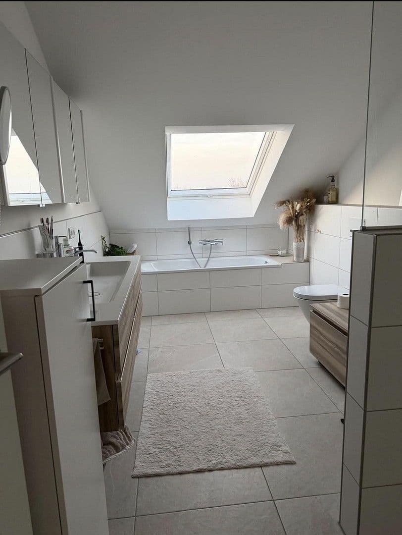 Prenájom bytu 3-izbový 130 m², Am Antoniweiher 4, Oberreichenbach, Bavorsko Prenájom bytu 3-izbový 130 m², Am Antoniweiher 4, Oberreichenbach, Bavorsko