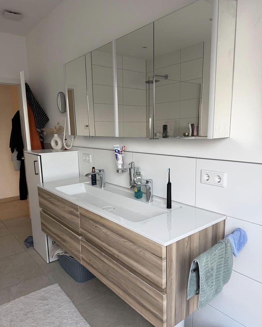 Prenájom bytu 3-izbový 130 m², Am Antoniweiher 4, Oberreichenbach, Bavorsko Prenájom bytu 3-izbový 130 m², Am Antoniweiher 4, Oberreichenbach, Bavorsko