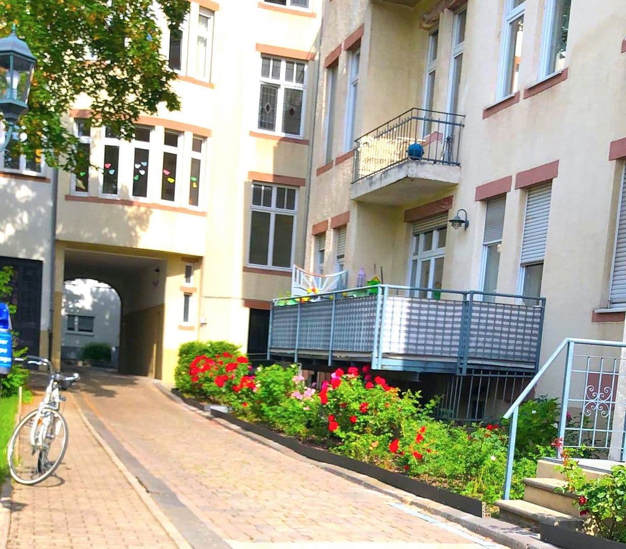 Prenájom bytu 2-izbový 80 m², Saarbrücken, Sársko Prenájom bytu 2-izbový 80 m², Saarbrücken, Sársko