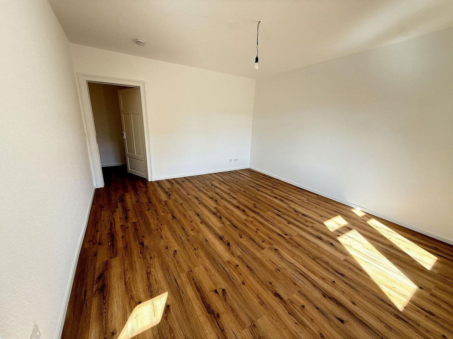 Prenájom bytu 3-izbový 68 m², Gambrinusstraße 16, Dresden, Sasko Prenájom bytu 3-izbový 68 m², Gambrinusstraße 16, Dresden, Sasko