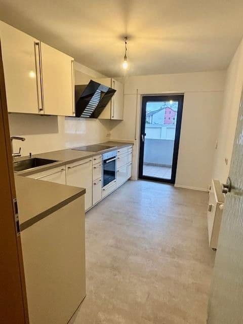 Prenájom bytu 3-izbový 94 m², Schwetzingen, Bádensko-Wurttembersko Prenájom bytu 3-izbový 94 m², Schwetzingen, Bádensko-Wurttembersko