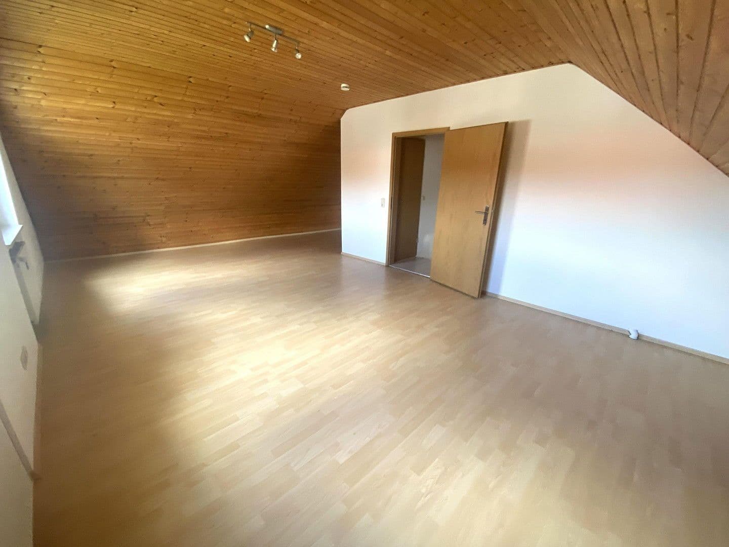 Prenájom domu 170 m², pozemek 280 m², Neidenstein, Bádensko-Wurttembersko Prenájom domu 170 m², pozemek 280 m², Neidenstein, Bádensko-Wurttembersko