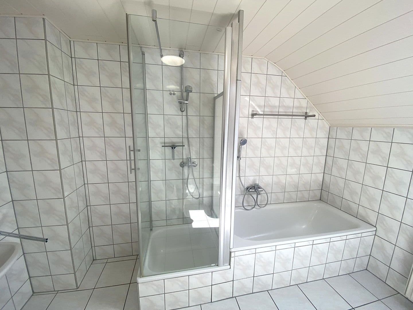 Prenájom domu 170 m², pozemek 280 m², Neidenstein, Bádensko-Wurttembersko Prenájom domu 170 m², pozemek 280 m², Neidenstein, Bádensko-Wurttembersko