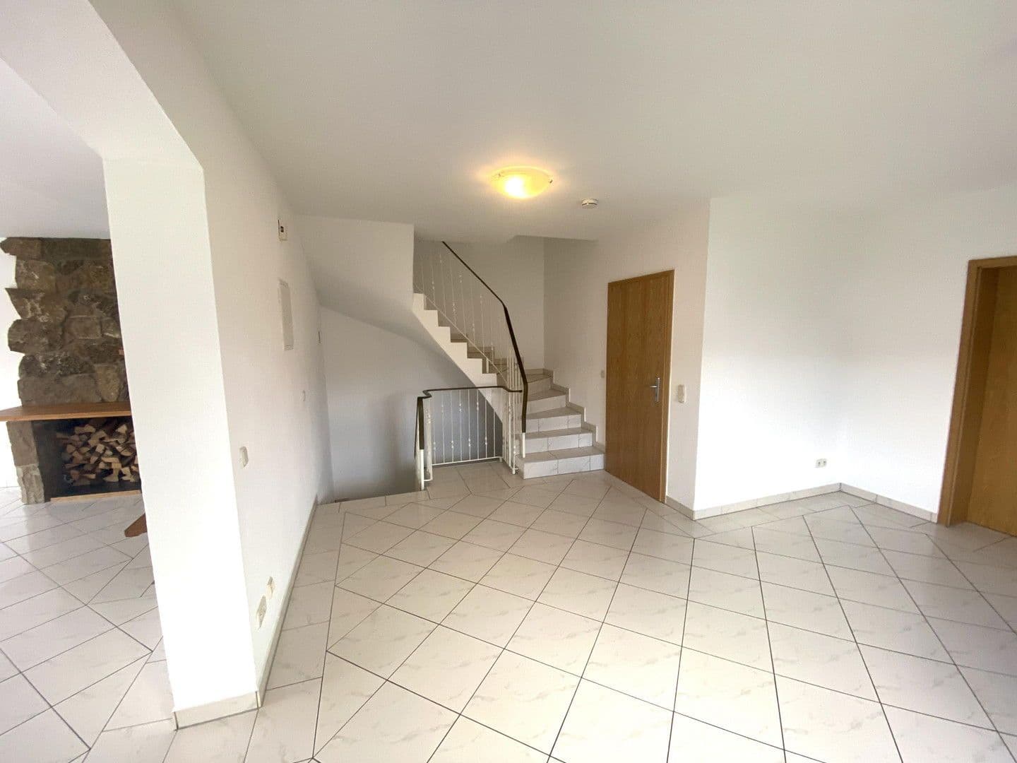 Prenájom domu 170 m², pozemek 280 m², Neidenstein, Bádensko-Wurttembersko Prenájom domu 170 m², pozemek 280 m², Neidenstein, Bádensko-Wurttembersko