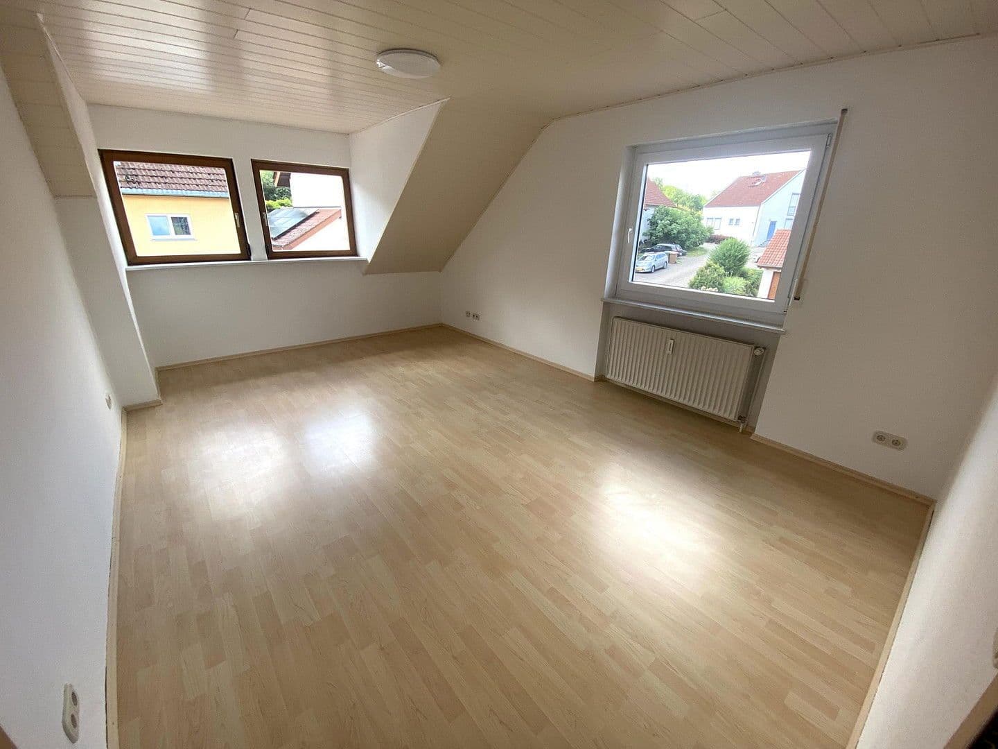 Prenájom domu 170 m², pozemek 280 m², Neidenstein, Bádensko-Wurttembersko Prenájom domu 170 m², pozemek 280 m², Neidenstein, Bádensko-Wurttembersko