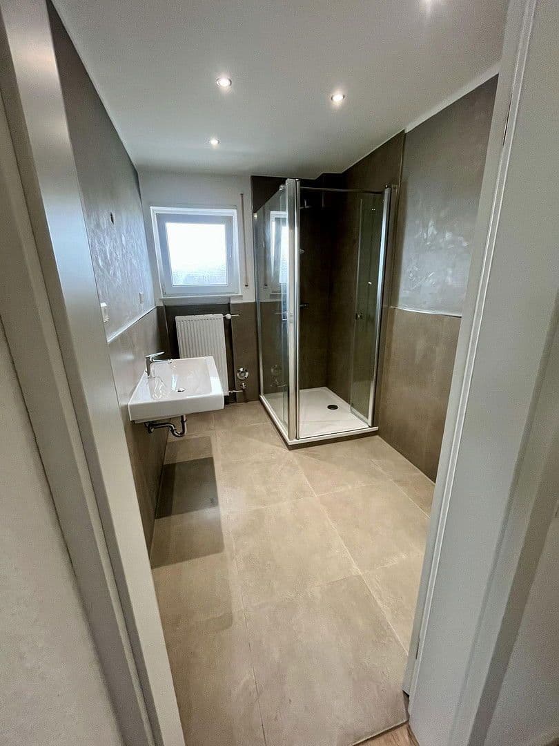 Prenájom domu 107 m², pozemek 578 m², Pariser Straße 163, Kaiserslautern, Porýnie-Falcko Prenájom domu 107 m², pozemek 578 m², Pariser Straße 163, Kaiserslautern, Porýnie-Falcko