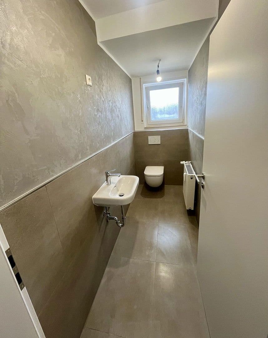 Prenájom domu 107 m², pozemek 578 m², Pariser Straße 163, Kaiserslautern, Porýnie-Falcko Prenájom domu 107 m², pozemek 578 m², Pariser Straße 163, Kaiserslautern, Porýnie-Falcko