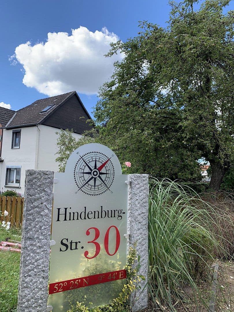 Prenájom bytu 2-izbový 91 m², Hindenburgstr. 30, Langenhagen, Dolné Sasko Prenájom bytu 2-izbový 91 m², Hindenburgstr. 30, Langenhagen, Dolné Sasko