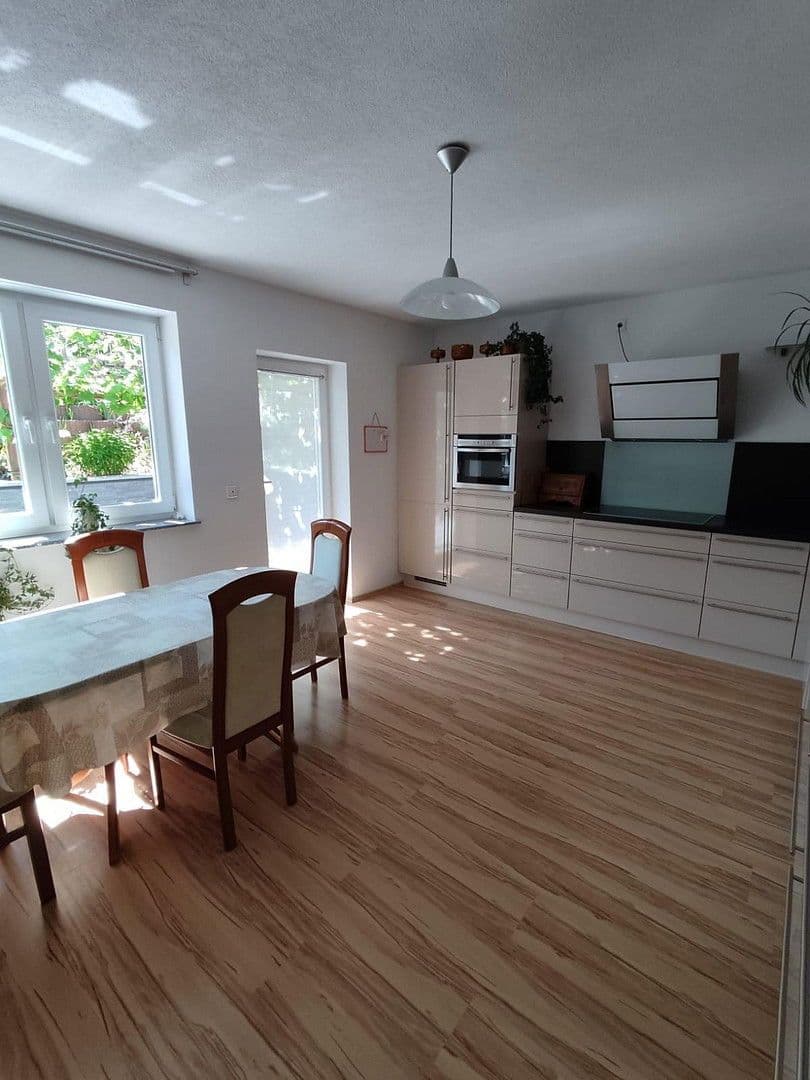 Predaj bytu 5-izbový 206 m², Höhefeldstr. 11/1, Eberbach, Bádensko-Wurttembersko Predaj bytu 5-izbový 206 m², Höhefeldstr. 11/1, Eberbach, Bádensko-Wurttembersko