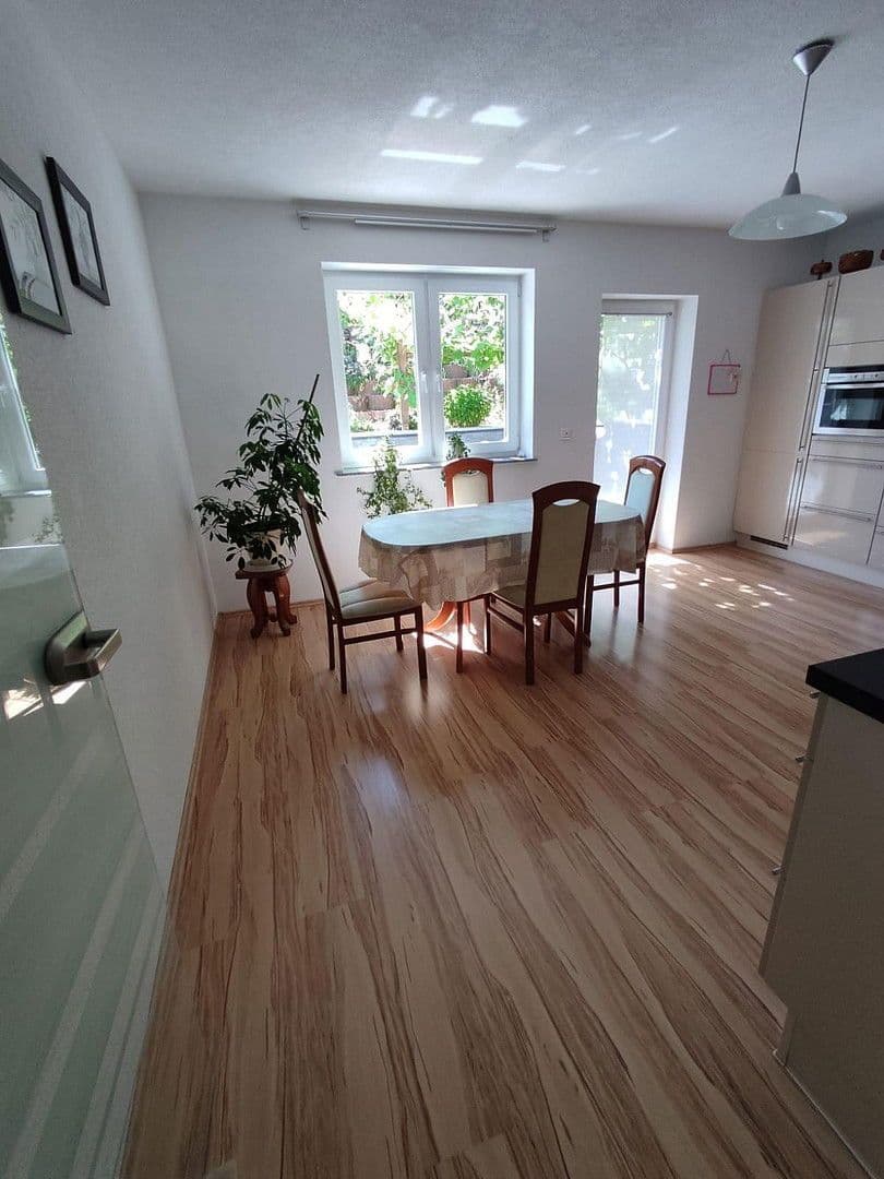 Predaj bytu 5-izbový 206 m², Höhefeldstr. 11/1, Eberbach, Bádensko-Wurttembersko Predaj bytu 5-izbový 206 m², Höhefeldstr. 11/1, Eberbach, Bádensko-Wurttembersko