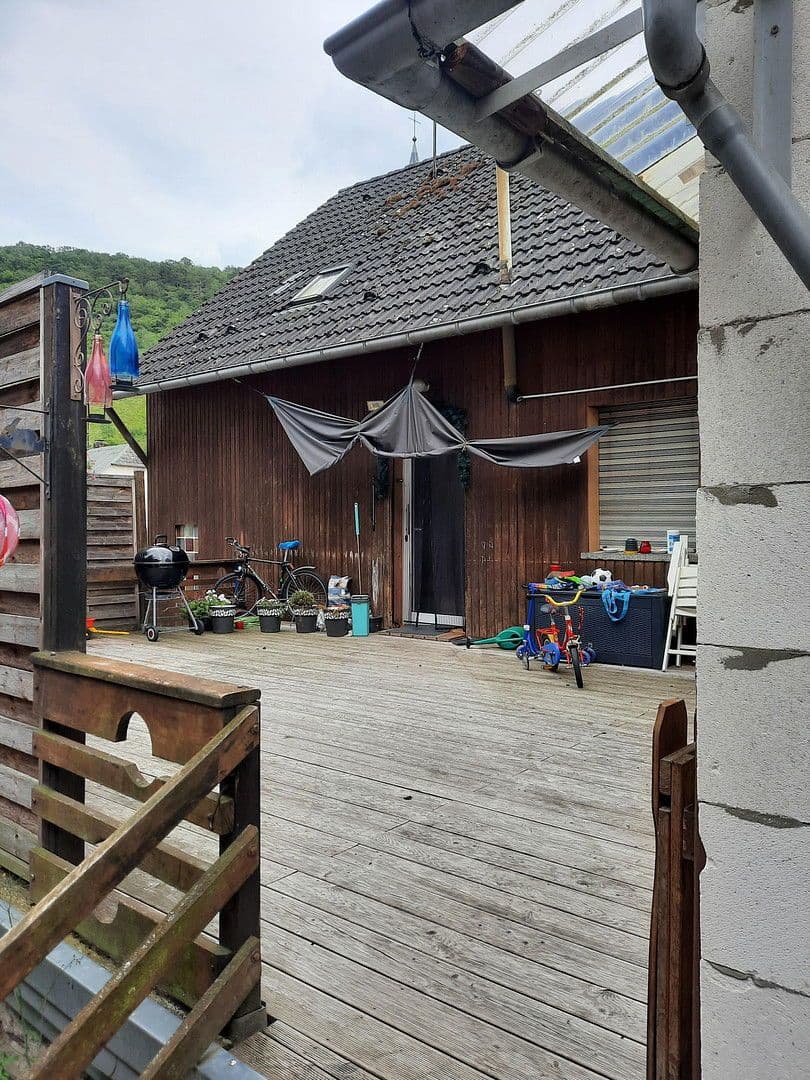 Prenájom bytu 4-izbový 100 m², Rheingoldstraße 146, Oberdiebach, Porýnie-Falcko Prenájom bytu 4-izbový 100 m², Rheingoldstraße 146, Oberdiebach, Porýnie-Falcko