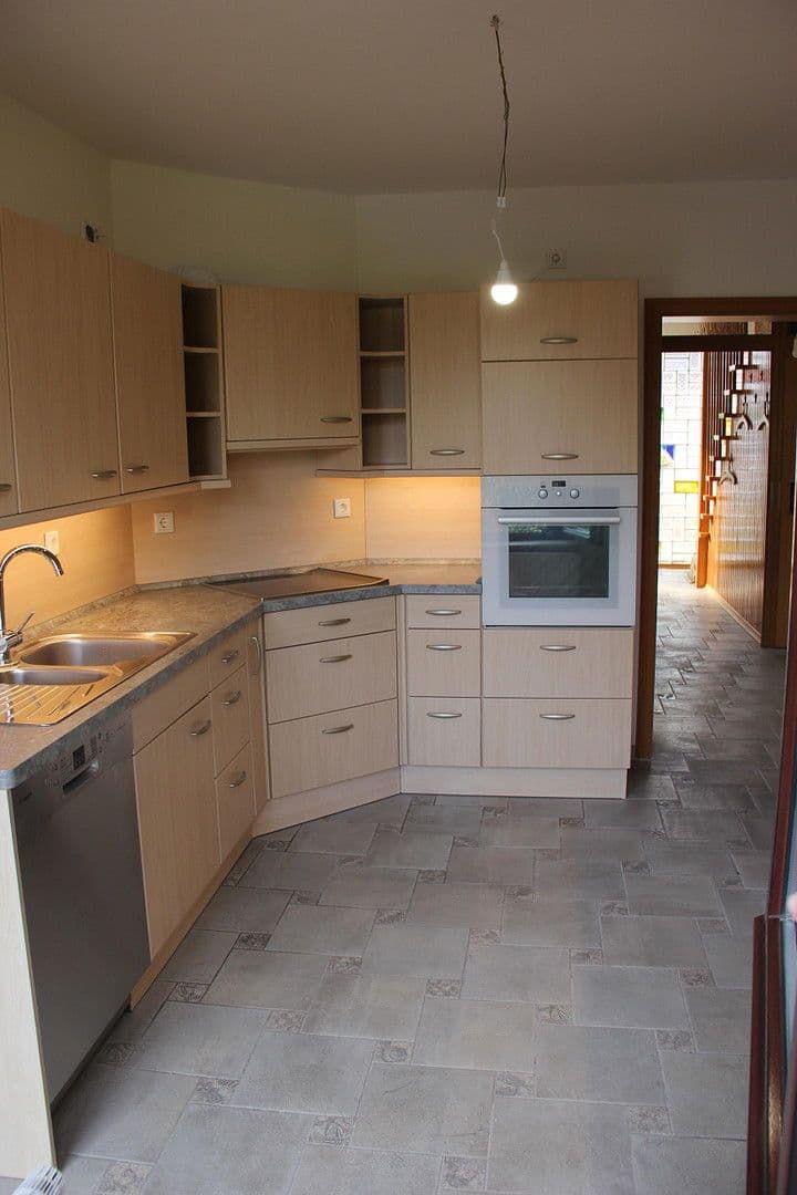 Prenájom domu 145 m², pozemek 1.000 m², Hannover, Dolné Sasko Prenájom domu 145 m², pozemek 1.000 m², Hannover, Dolné Sasko