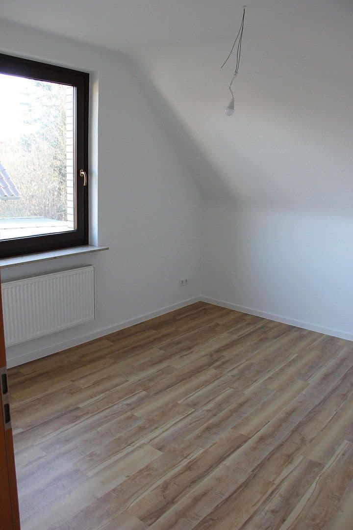 Prenájom domu 145 m², pozemek 1.000 m², Hannover, Dolné Sasko Prenájom domu 145 m², pozemek 1.000 m², Hannover, Dolné Sasko