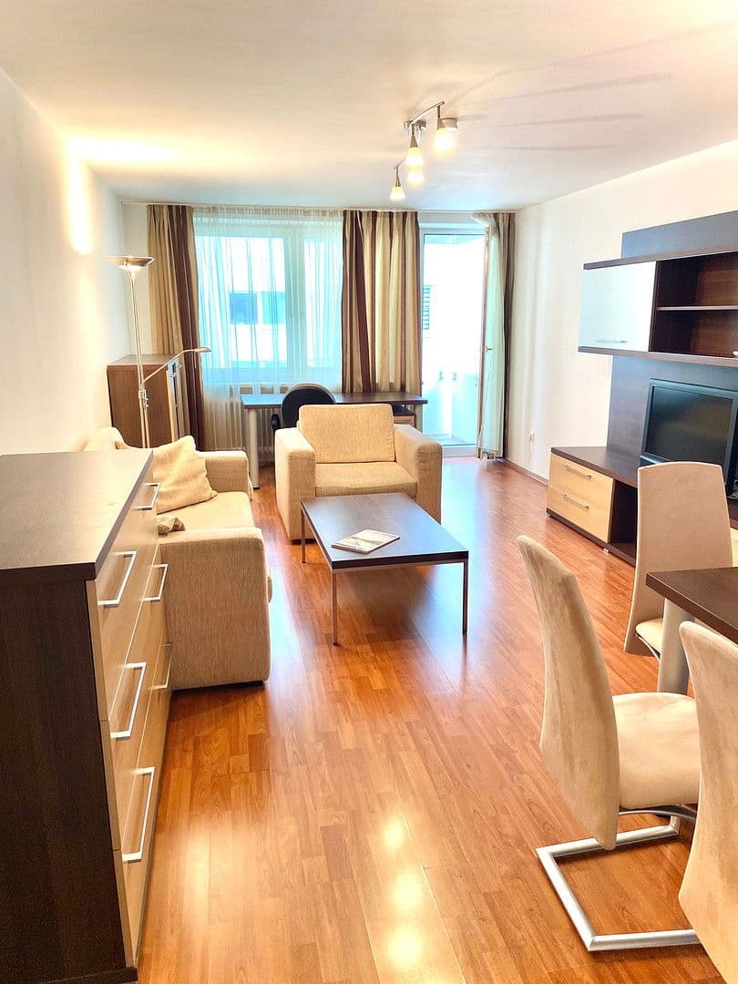 Prenájom bytu 2-izbový 58 m², Höglwörther Str. 361, München, Bavorsko Prenájom bytu 2-izbový 58 m², Höglwörther Str. 361, München, Bavorsko