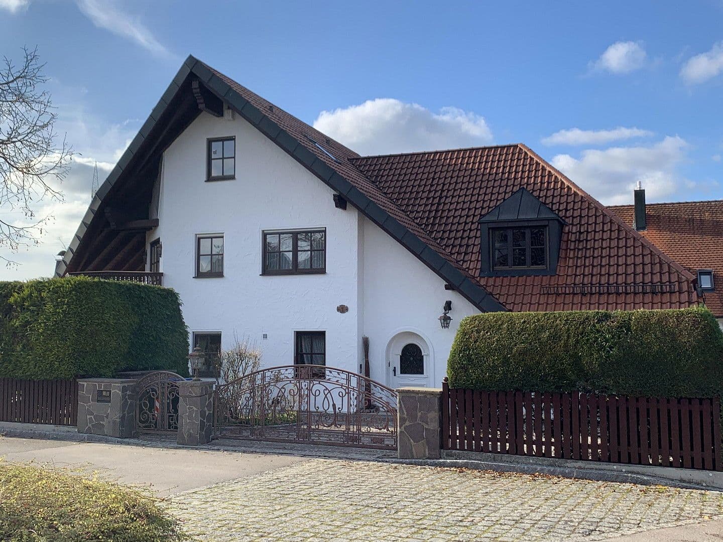 Predaj domu 278 m², pozemek 679 m², Neusäß, Bavorsko Predaj domu 278 m², pozemek 679 m², Neusäß, Bavorsko