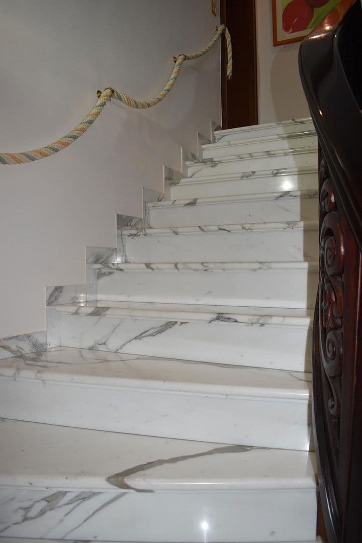 Predaj domu 278 m², pozemek 679 m², Neusäß, Bavorsko Predaj domu 278 m², pozemek 679 m², Neusäß, Bavorsko