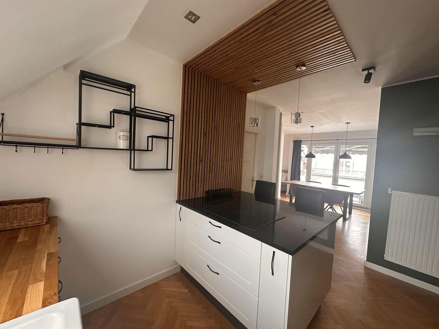 Prenájom bytu 3-izbový 95 m², Berlin, Berlín Prenájom bytu 3-izbový 95 m², Berlin, Berlín