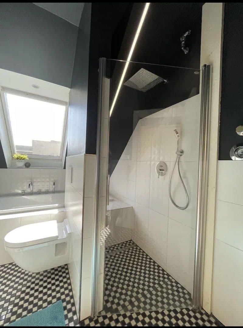 Prenájom bytu 3-izbový 95 m², Berlin, Berlín Prenájom bytu 3-izbový 95 m², Berlin, Berlín