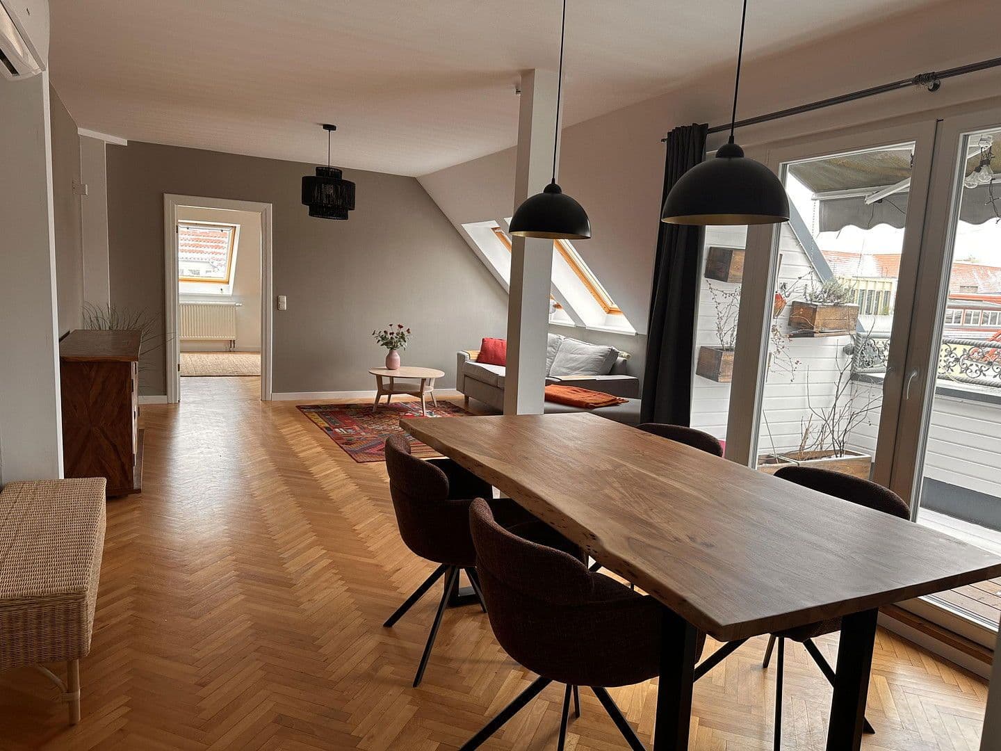 Prenájom bytu 3-izbový 95 m², Berlin, Berlín Prenájom bytu 3-izbový 95 m², Berlin, Berlín