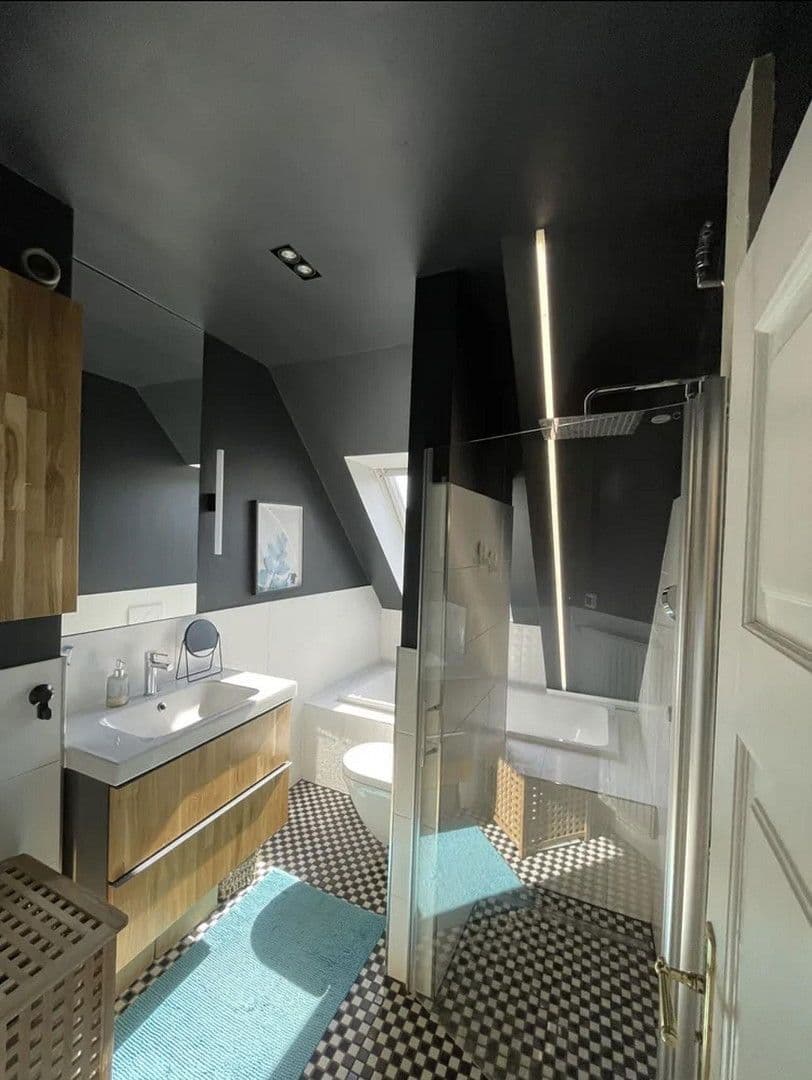 Prenájom bytu 3-izbový 95 m², Berlin, Berlín Prenájom bytu 3-izbový 95 m², Berlin, Berlín