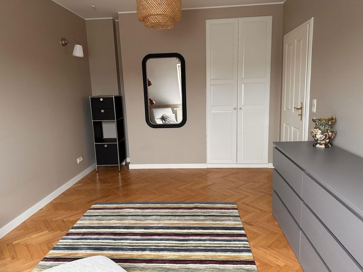 Prenájom bytu 3-izbový 95 m², Berlin, Berlín Prenájom bytu 3-izbový 95 m², Berlin, Berlín