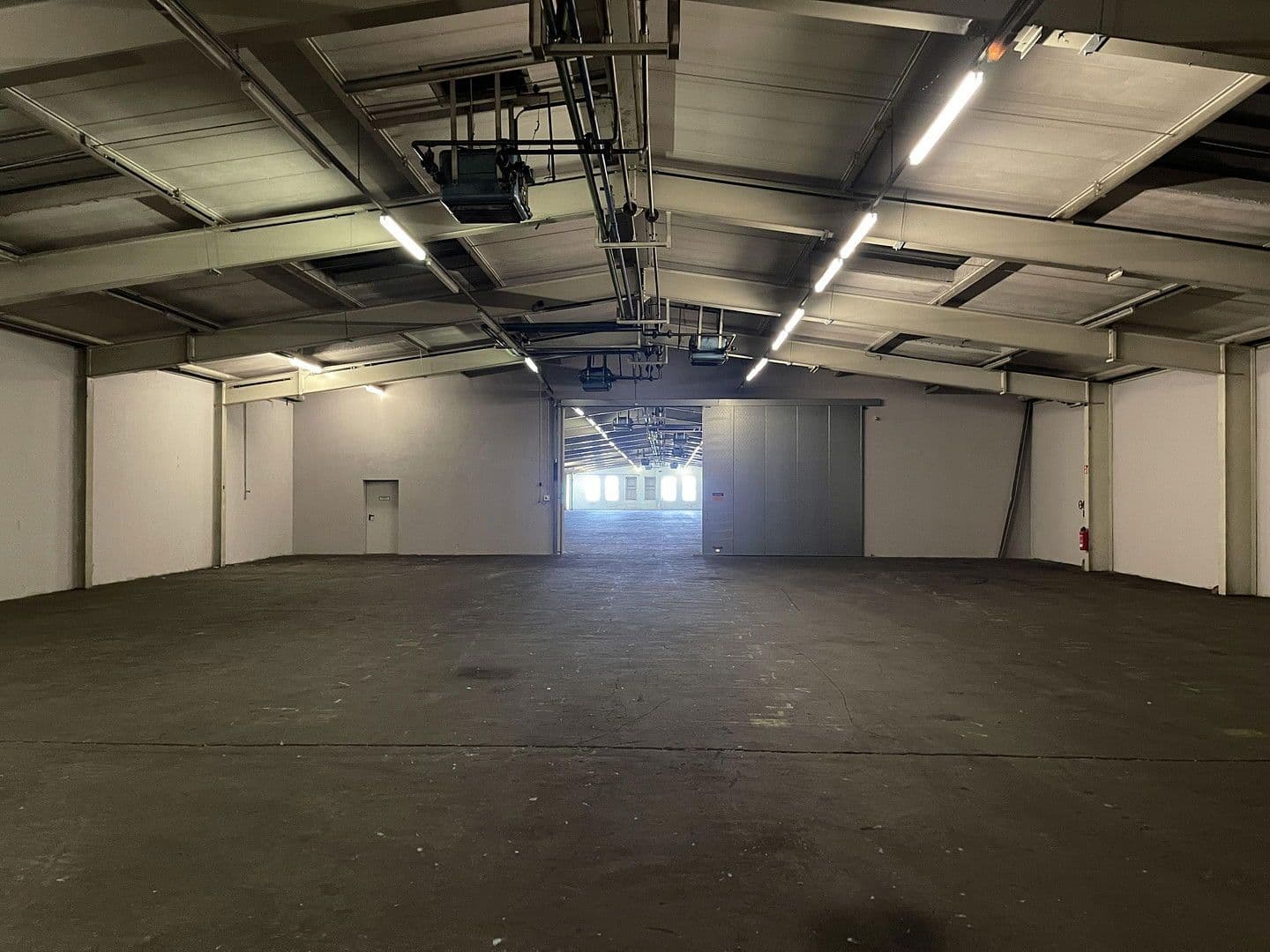 Prenájom nebytového priestoru 10.430 m², Im Gewerbepark 1, Hunderdorf, Bavorsko Prenájom nebytového priestoru 10.430 m², Im Gewerbepark 1, Hunderdorf, Bavorsko