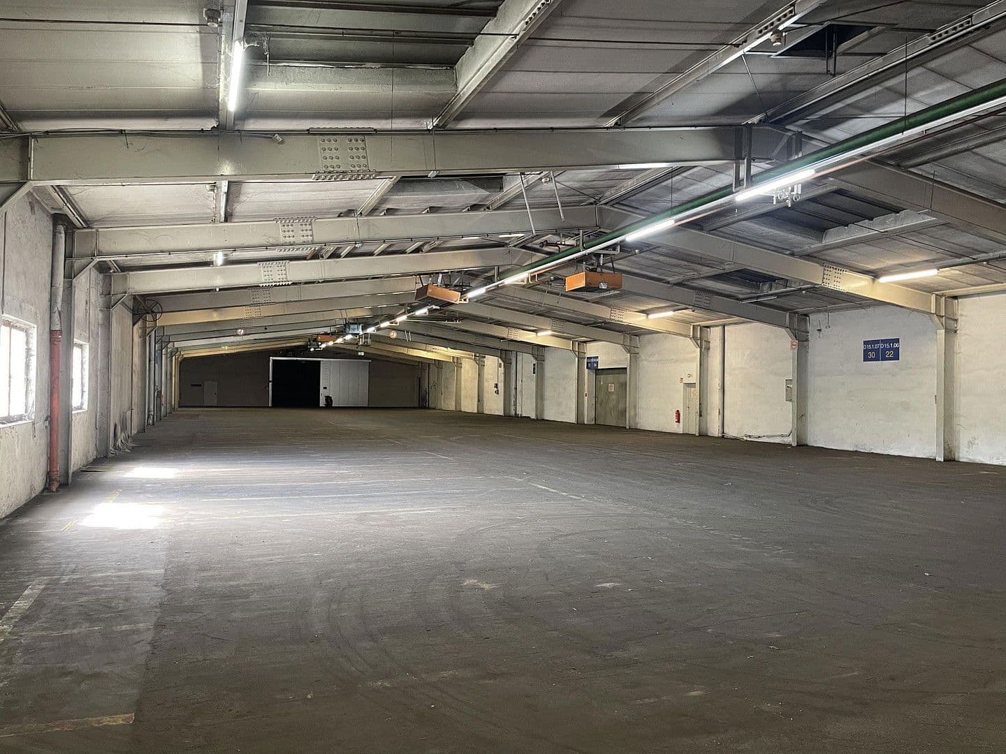 Prenájom nebytového priestoru 10.430 m², Im Gewerbepark 1, Hunderdorf, Bavorsko Prenájom nebytového priestoru 10.430 m², Im Gewerbepark 1, Hunderdorf, Bavorsko