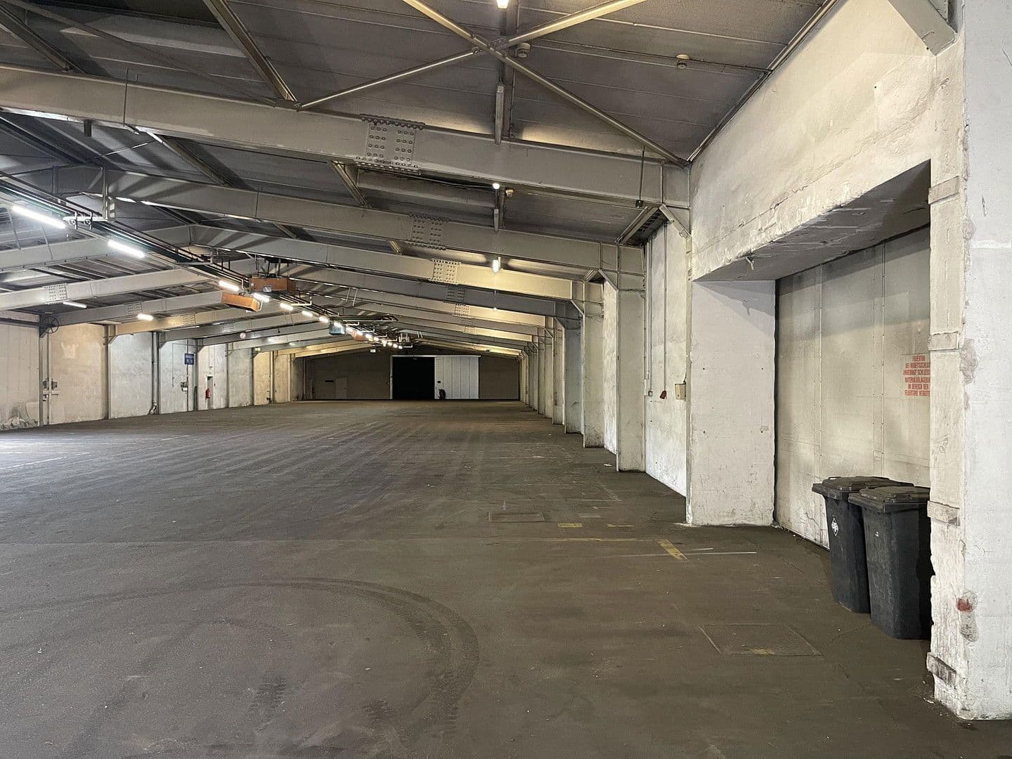 Prenájom nebytového priestoru 10.430 m², Im Gewerbepark 1, Hunderdorf, Bavorsko Prenájom nebytového priestoru 10.430 m², Im Gewerbepark 1, Hunderdorf, Bavorsko