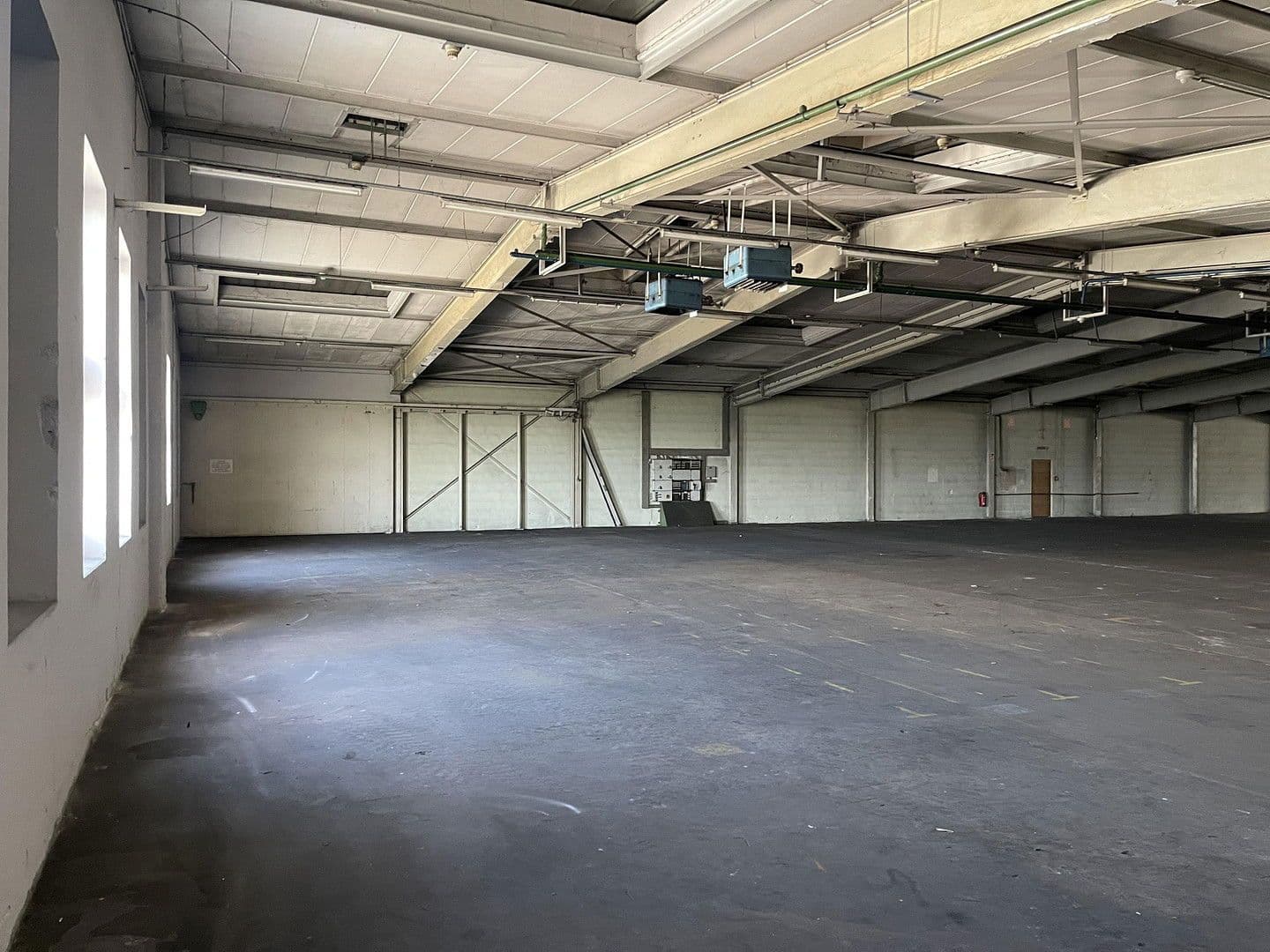 Prenájom nebytového priestoru 10.430 m², Im Gewerbepark 1, Hunderdorf, Bavorsko Prenájom nebytového priestoru 10.430 m², Im Gewerbepark 1, Hunderdorf, Bavorsko