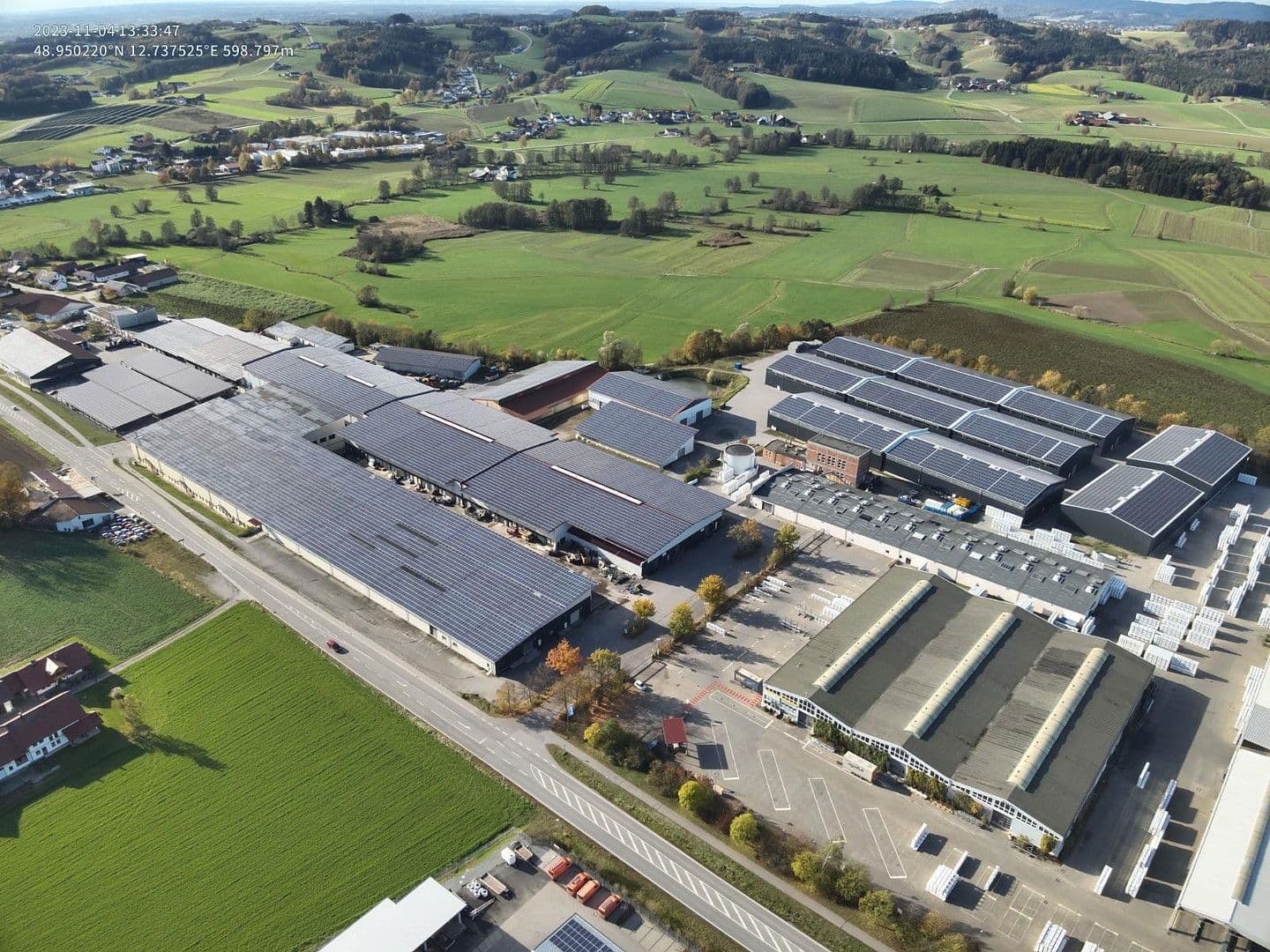 Prenájom nebytového priestoru 10.430 m², Im Gewerbepark 1, Hunderdorf, Bavorsko Prenájom nebytového priestoru 10.430 m², Im Gewerbepark 1, Hunderdorf, Bavorsko