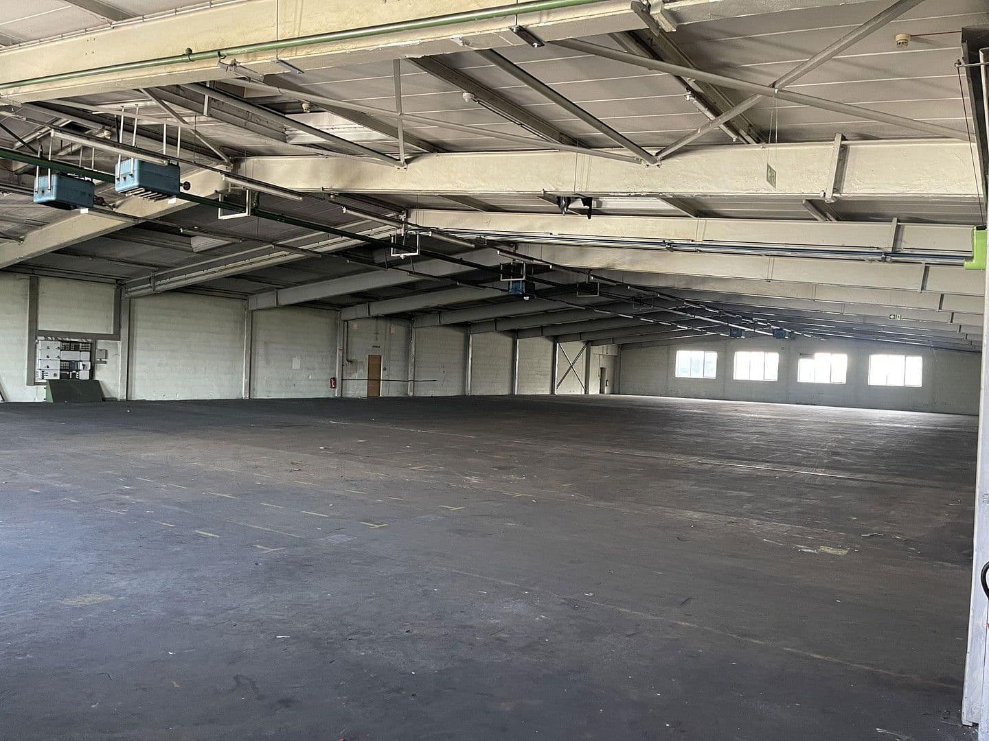 Prenájom nebytového priestoru 10.430 m², Im Gewerbepark 1, Hunderdorf, Bavorsko Prenájom nebytového priestoru 10.430 m², Im Gewerbepark 1, Hunderdorf, Bavorsko