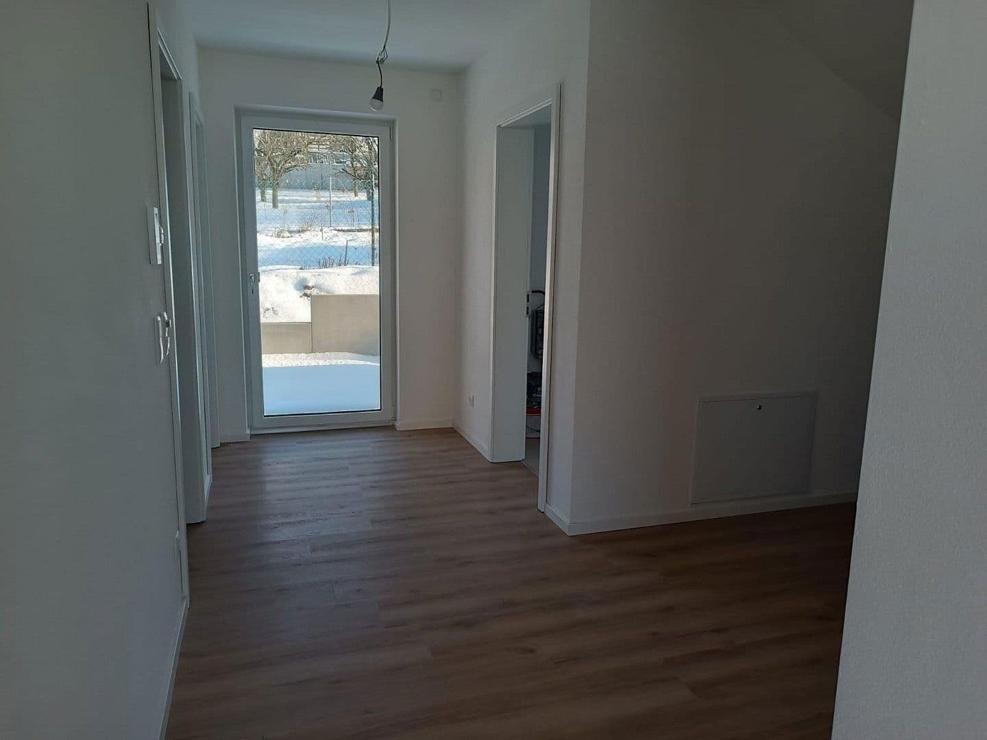 Predaj domu 165 m², pozemek 249 m², Rosenbergerstraße 5 (Kleinlintach 1), Bogen, Bavorsko Predaj domu 165 m², pozemek 249 m², Rosenbergerstraße 5 (Kleinlintach 1), Bogen, Bavorsko