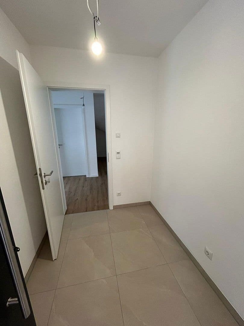 Predaj domu 165 m², pozemek 249 m², Rosenbergerstraße 5 (Kleinlintach 1), Bogen, Bavorsko Predaj domu 165 m², pozemek 249 m², Rosenbergerstraße 5 (Kleinlintach 1), Bogen, Bavorsko